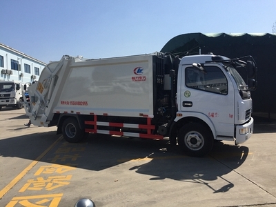 蚌埠市东风5方垃圾车什么价格_东风小型摆臂式垃圾车